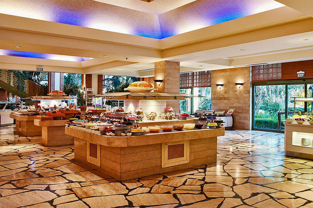 Hotel Gloria Golf Resort - bufet w restauracji głównej
