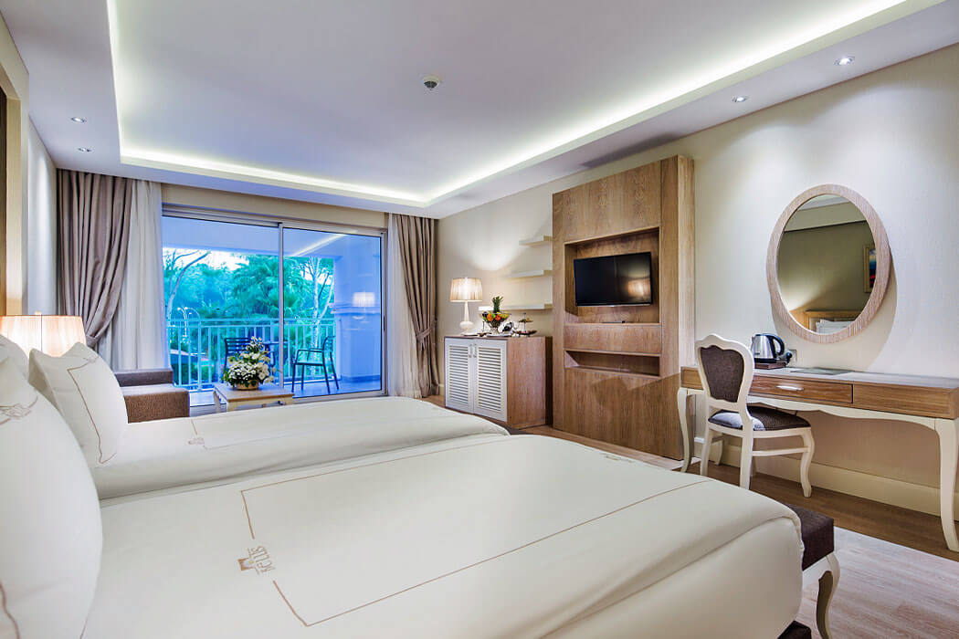 Bellis Deluxe Hotel - łóżka w pokoju jasmine pool view
