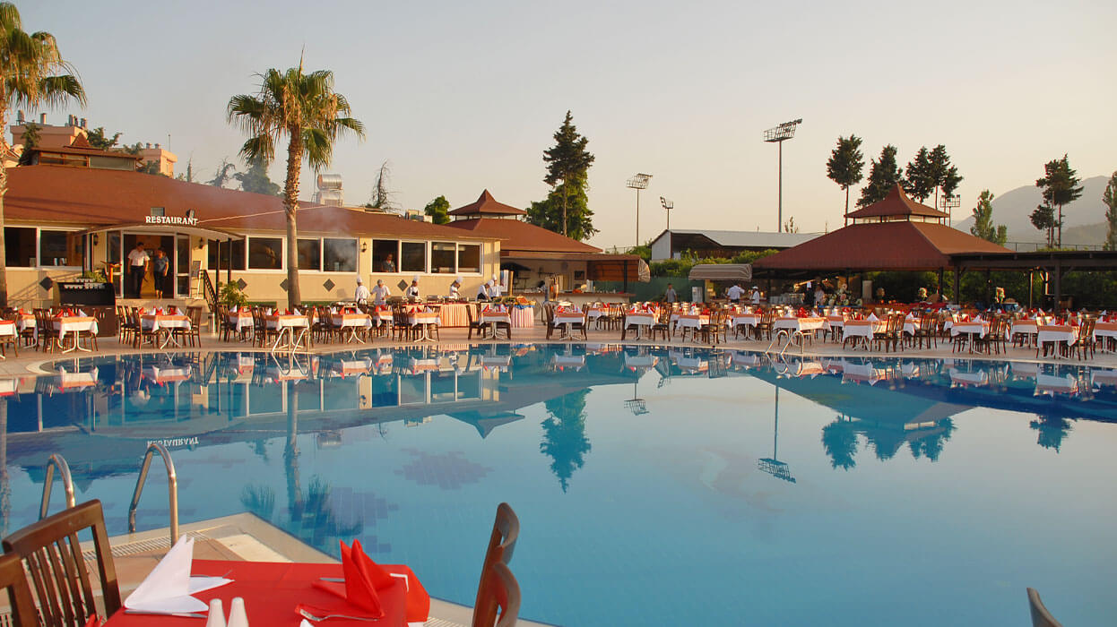 Seker Resort Hotel - teren przy basenie o zachodzie słońca