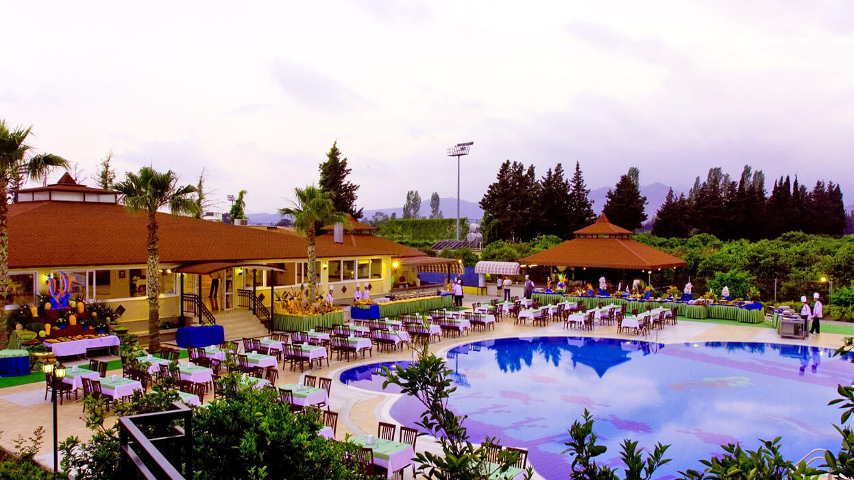 Seker Resort Hotel - widok na basen o zachodzie słońca