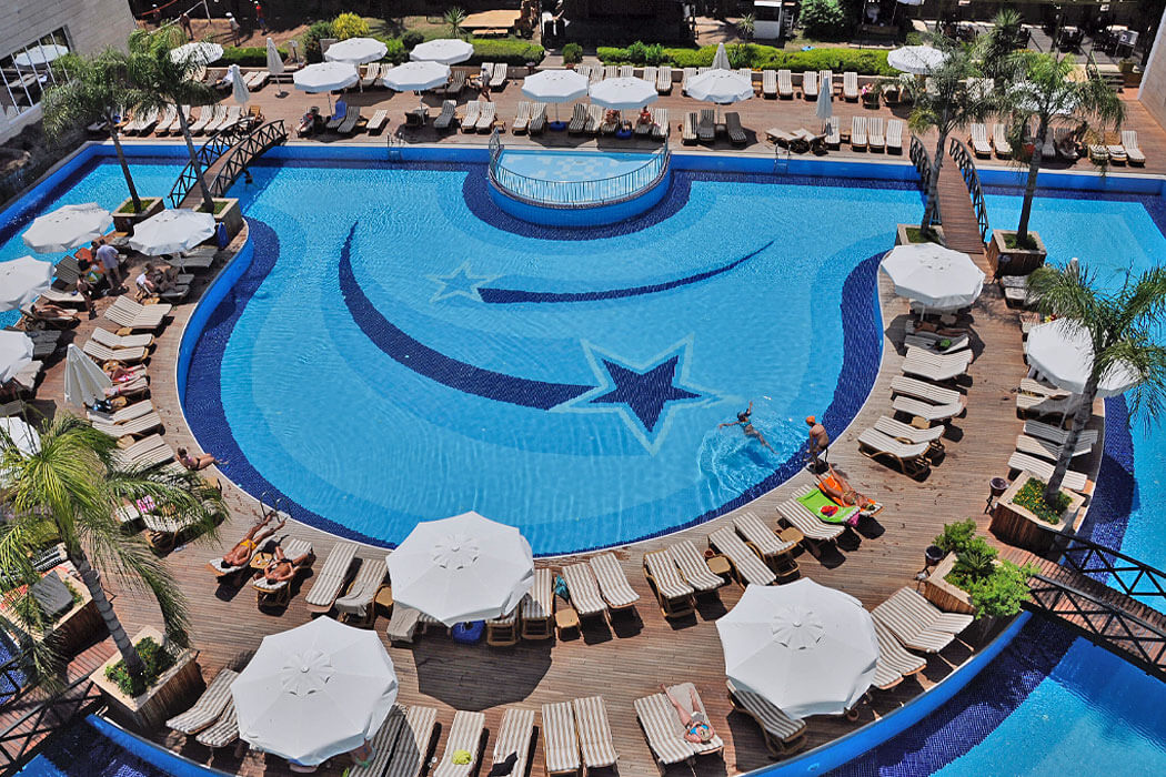 Meder Resort Hotel - basen za dnia