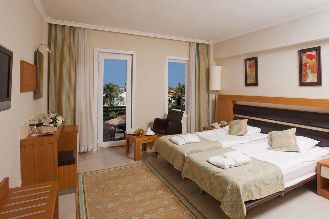 Hotel Crystal Flora Beach Resort - przykładowy pokój standardowy