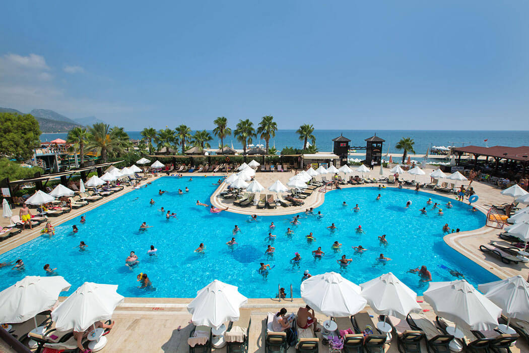Hotel Crystal Flora Beach Resort - widok na morze i basen