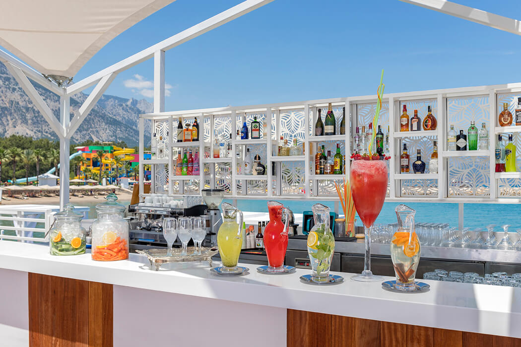 Hotel Rixos Sungate - bar na plaży