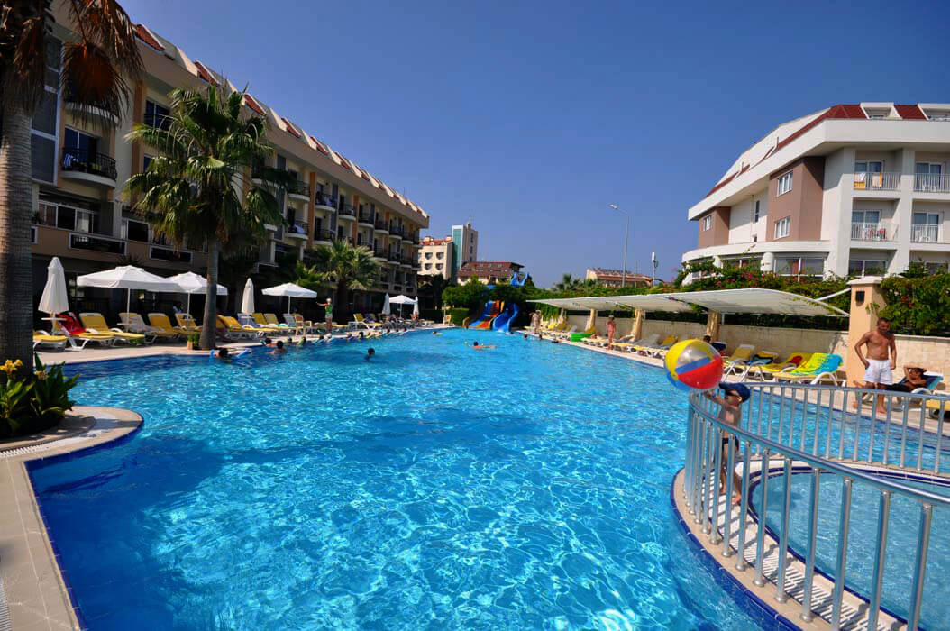 Hotel Camyuva Beach - basen główny i brodzik