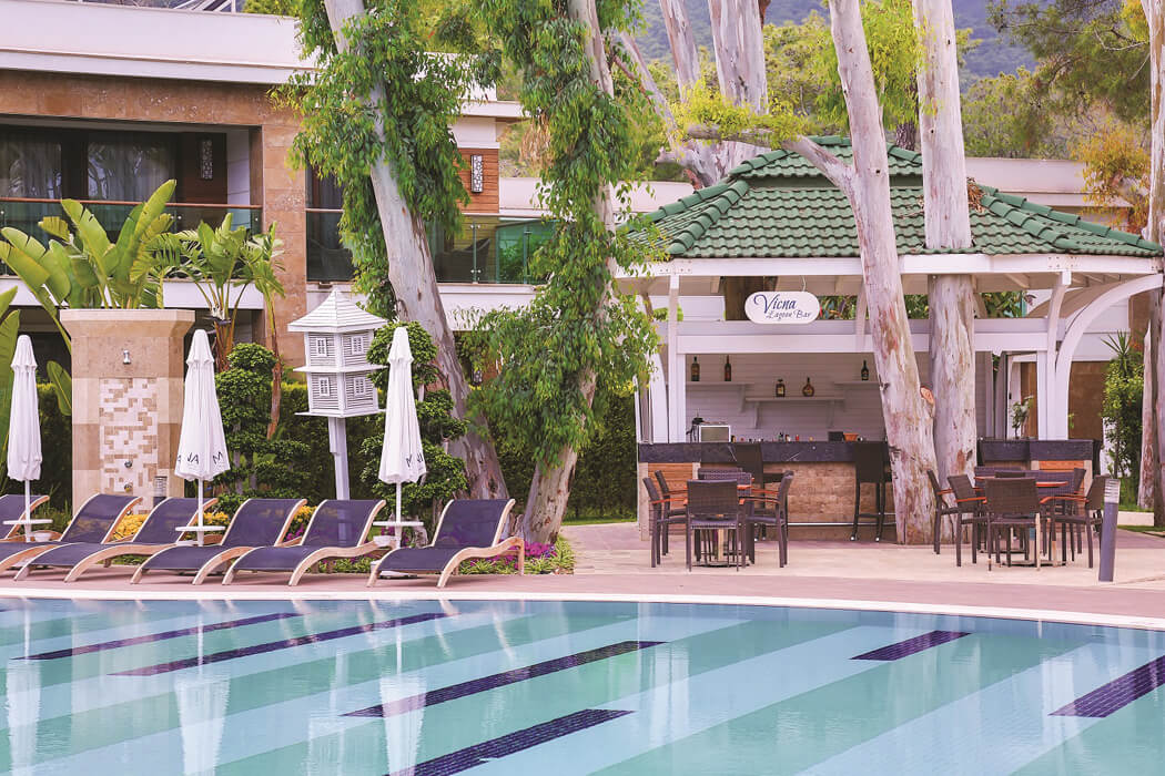 Hotel Nirvana Mediterranean Excellence - bar przy basenie