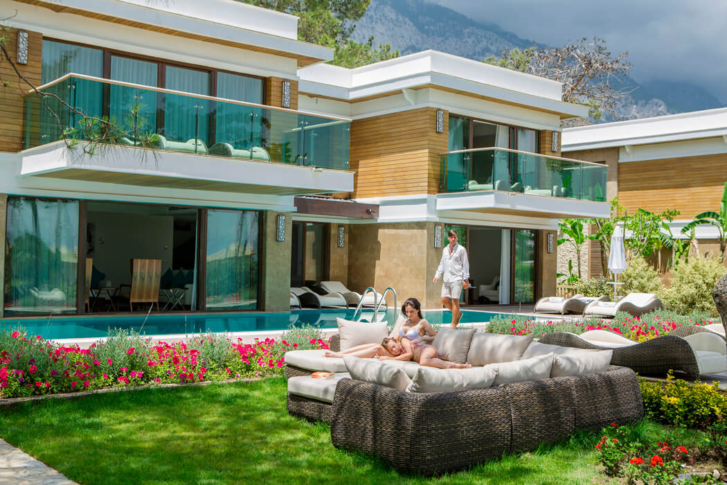 Hotel Nirvana Mediterranean Excellence - relaks przed willą Nirvana