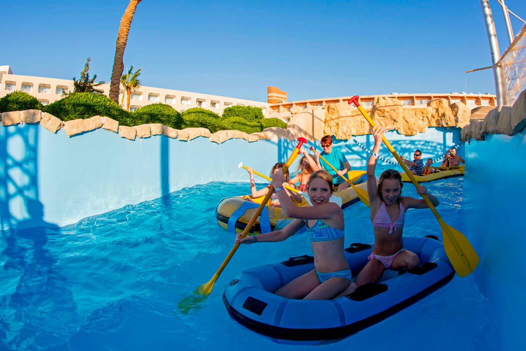 Hotel Titanic Resort & Aqua Park - dzieci na raftingach
