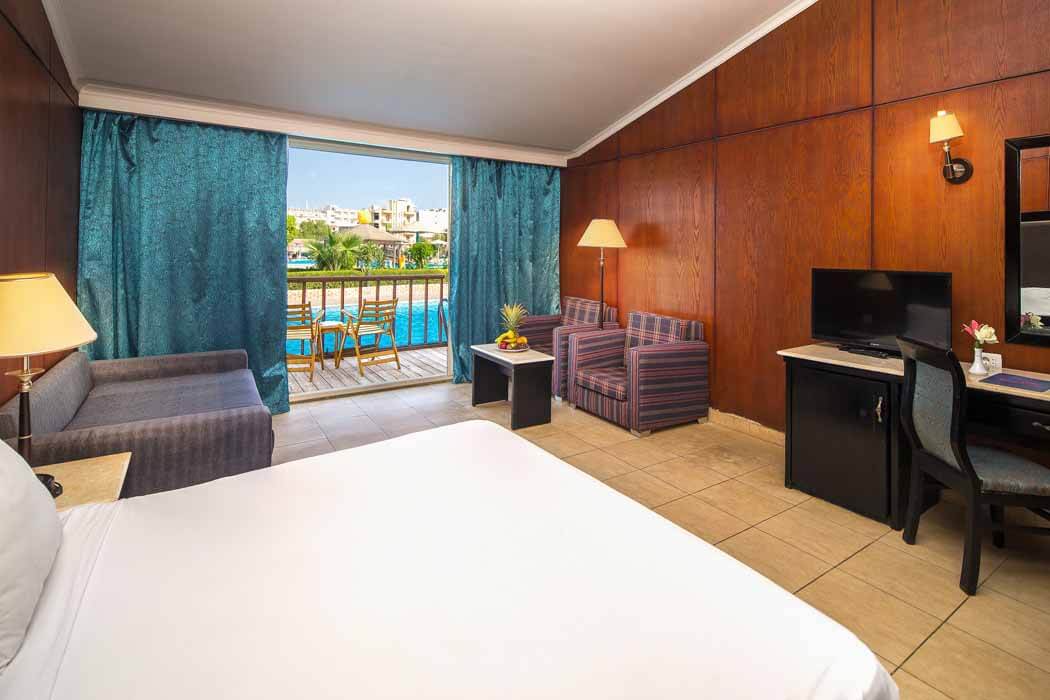 Hawaii Ceaser Palace Hotel & Resort - pokój z widokiem na basen
