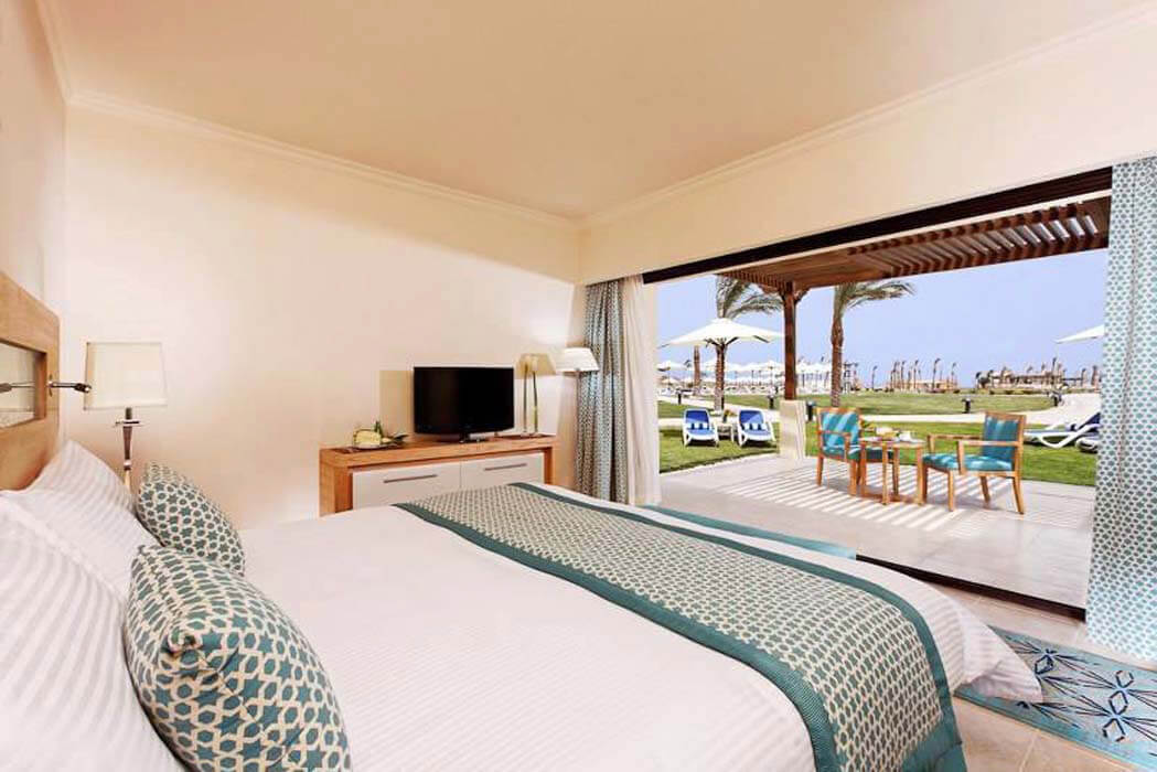 Hotel Movenpick Resort & Spa Soma Bay - pokój z tarasem