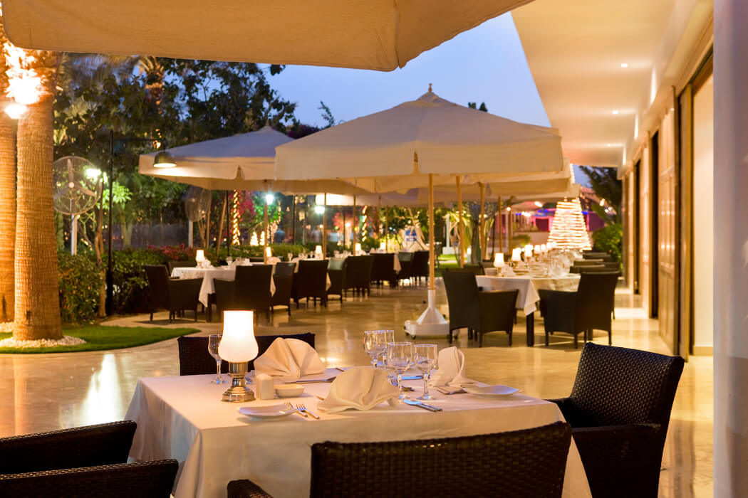 Hotel Novotel Beach - restauracja na tarasie