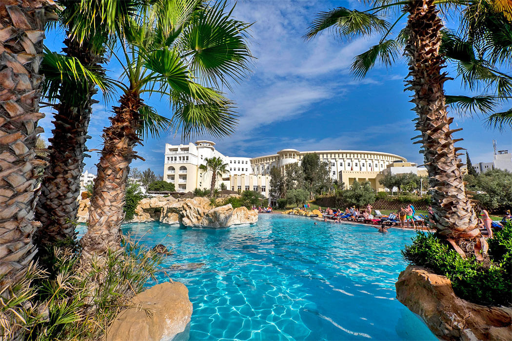 Hotel Medina Solaria Thalassa & Spa - widok na basen i hotel