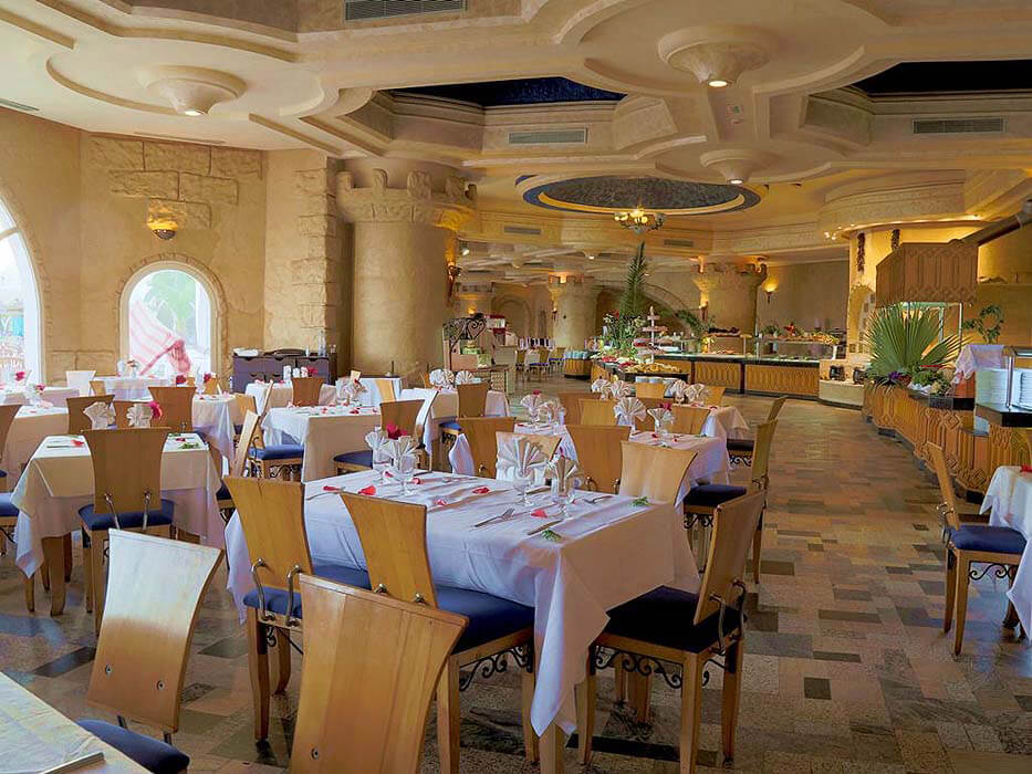 Hotel Lella Baya - stoliki w restauracji