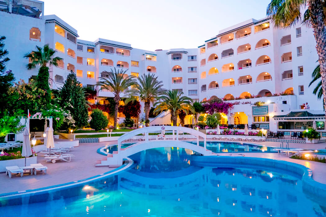 Hotel Club Novostar Sol Azur Beach Congress - hotel wieczorem
