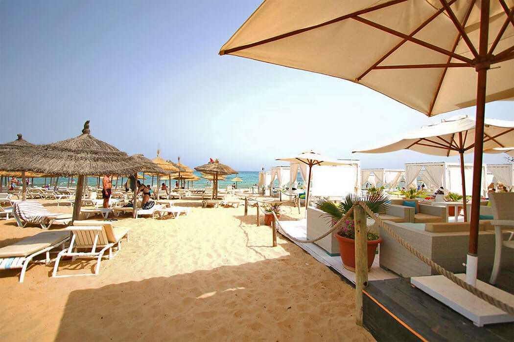 Hotel Novostar Nahrawess Thalasso & Waterpark Resort - na plaży