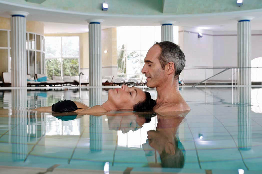 Hotel Novostar Nahrawess Thalasso & Waterpark Resort - relaks na basenie