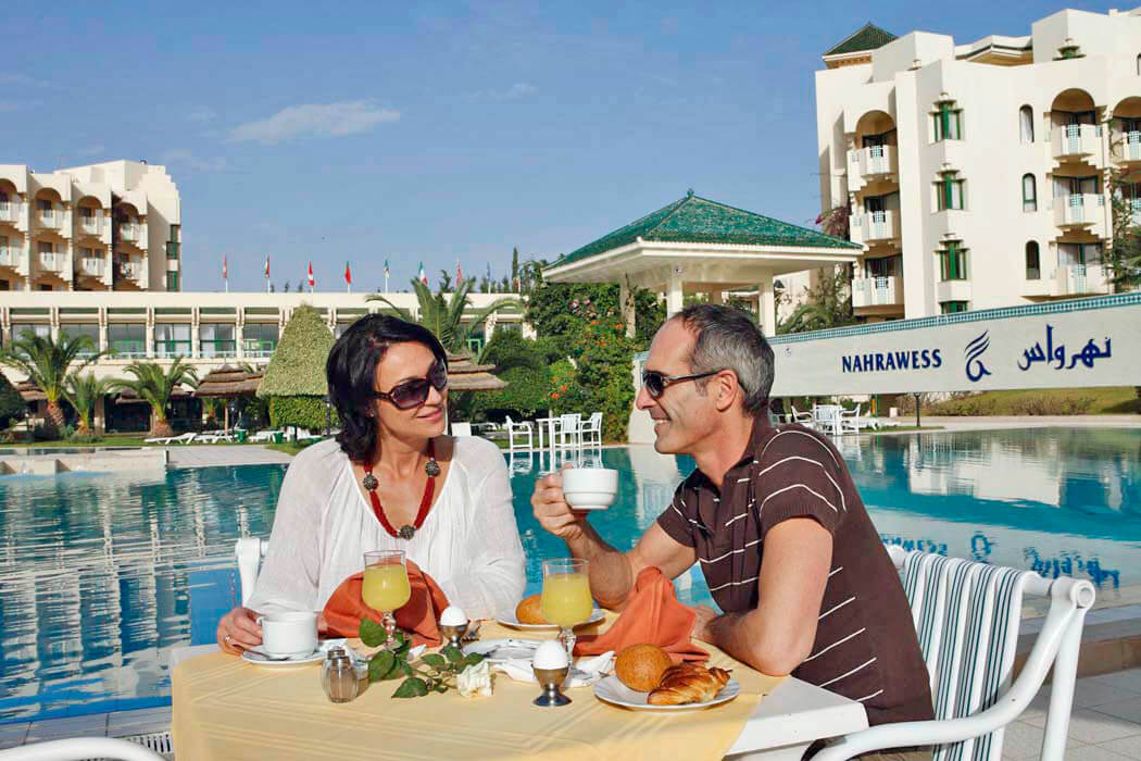 Hotel Novostar Nahrawess Thalasso & Waterpark Resort - restauracja nad basenem