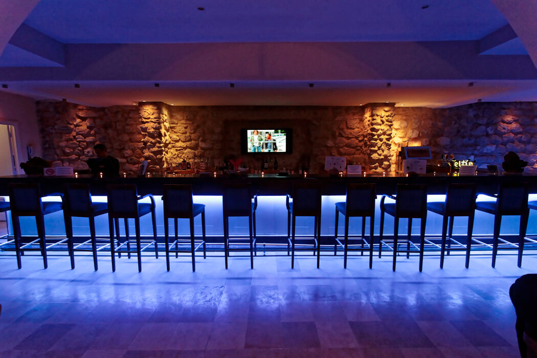 Hotel Mediterranee Thalasso Golf - wieczór w barze