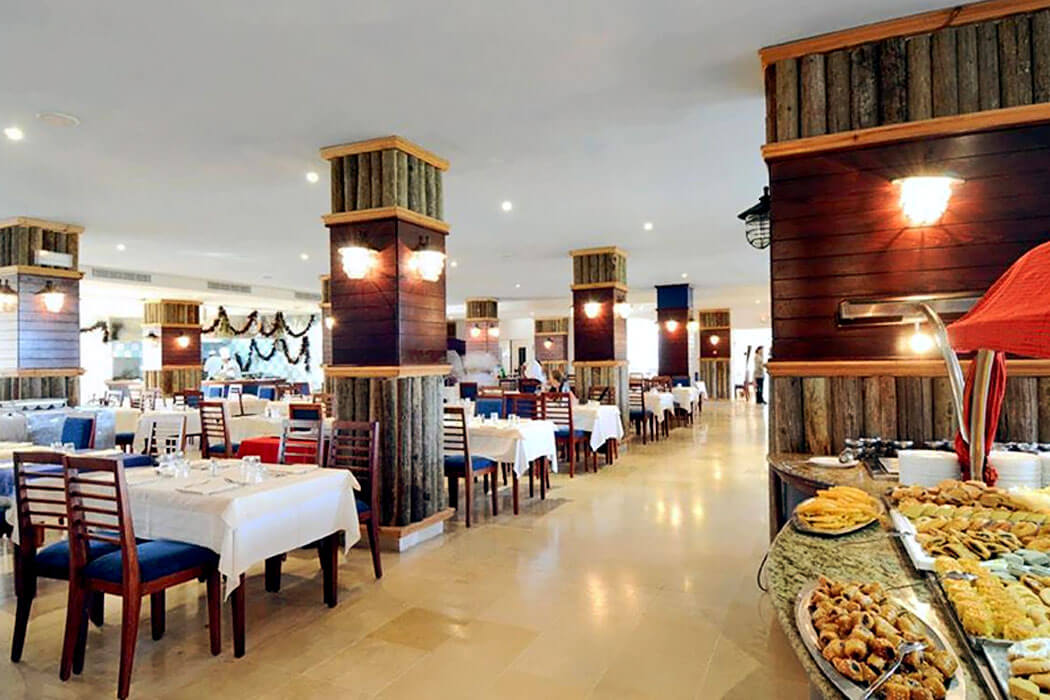 Hotel Mediterranee Thalasso Golf - bufet w restauracji