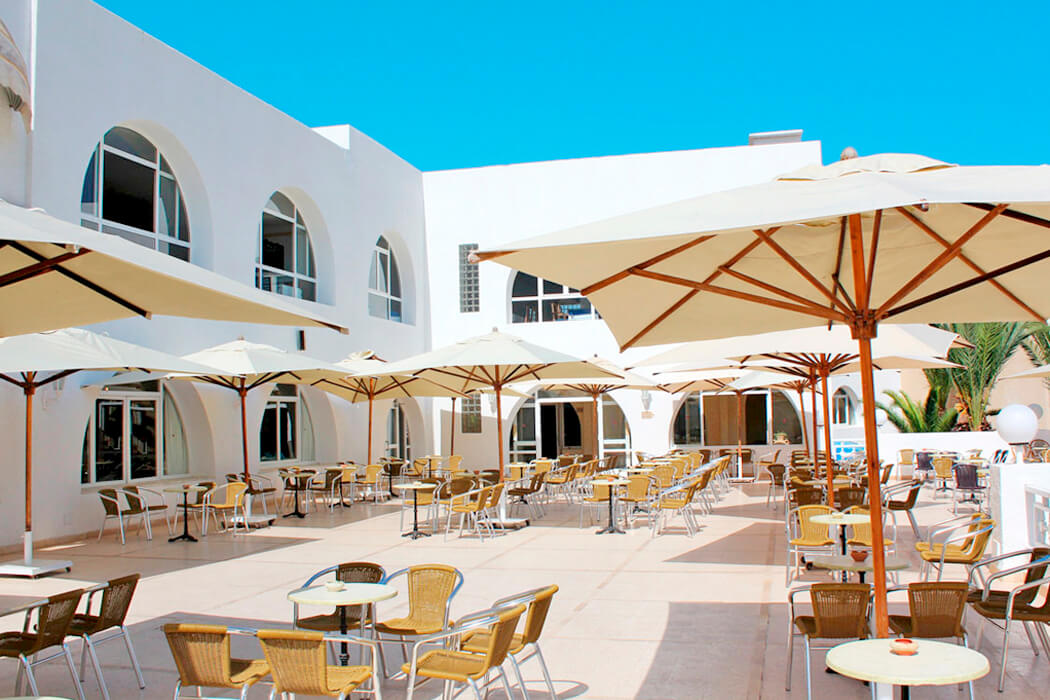 Hotel Mediterranee Thalasso Golf - restauracja na tarasie