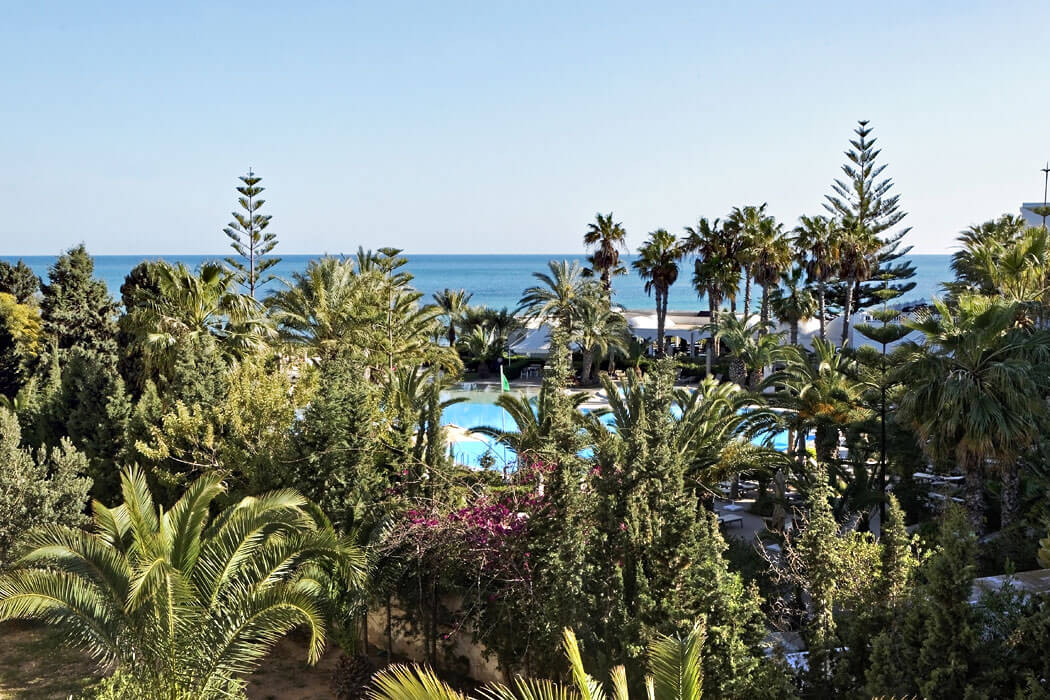Hotel Mediterranee Thalasso Golf - zielony teren hotelu