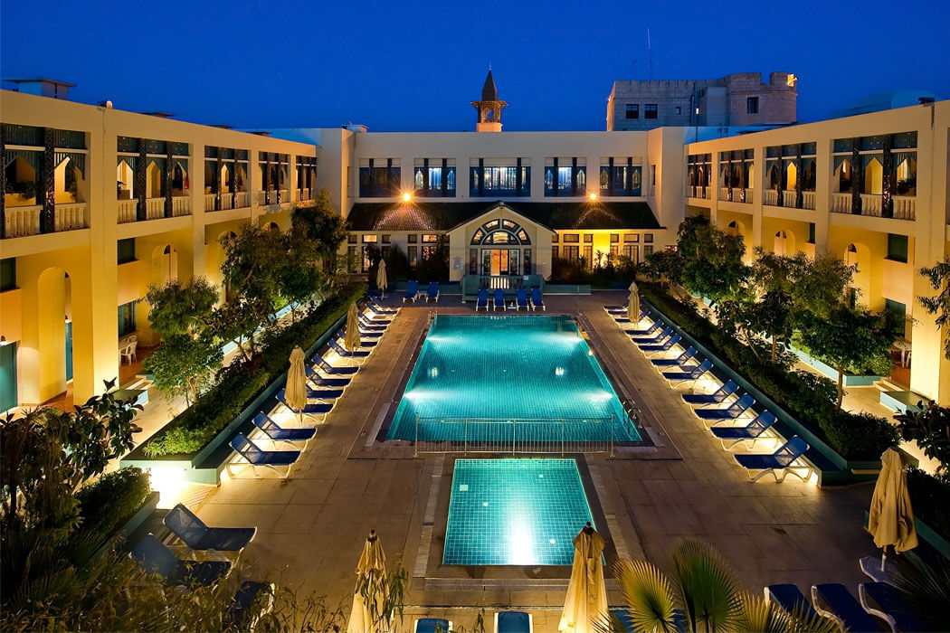 Hotel Diar Lemdina - podświetlony basen