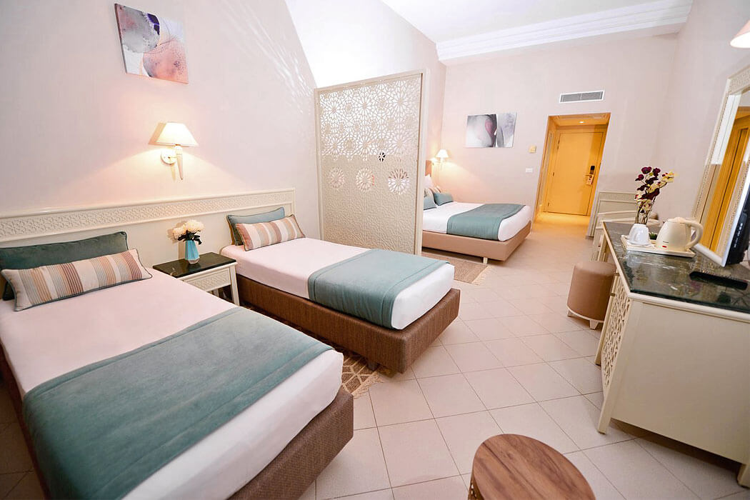Hotel Royal Nozha Beach - przykładowy pokój quad