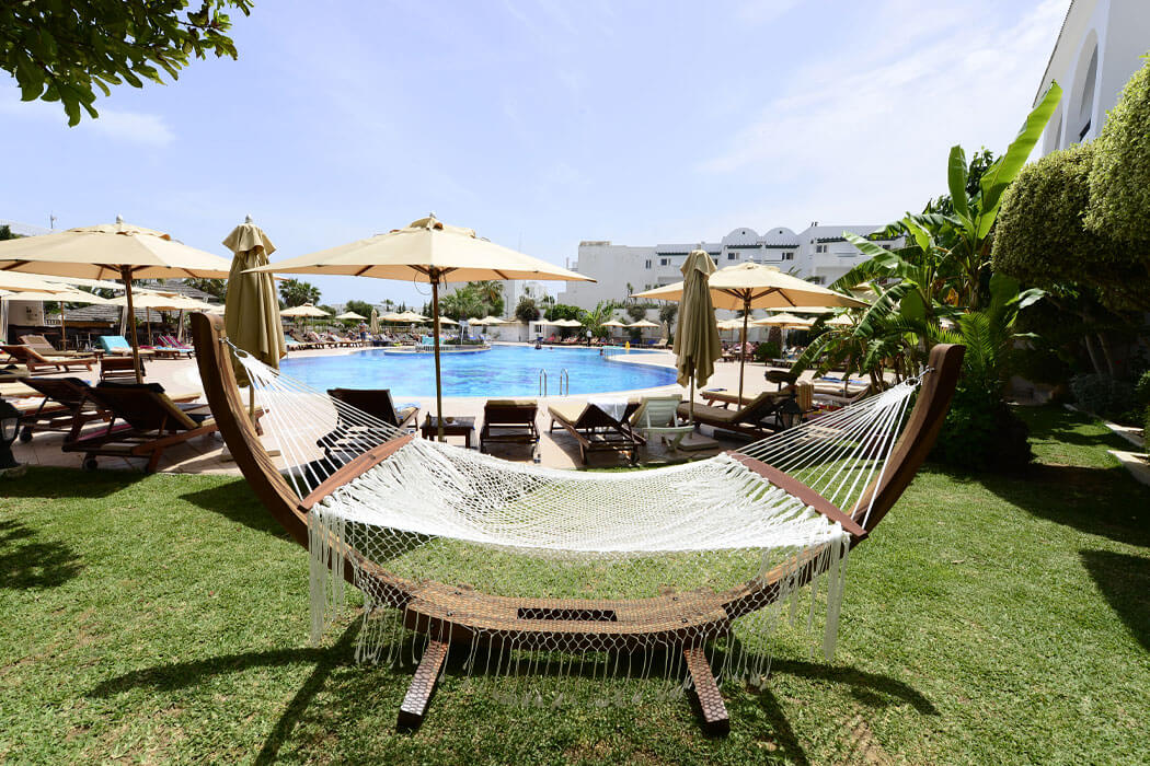 Hotel Royal Nozha Beach - relaks przy basenie