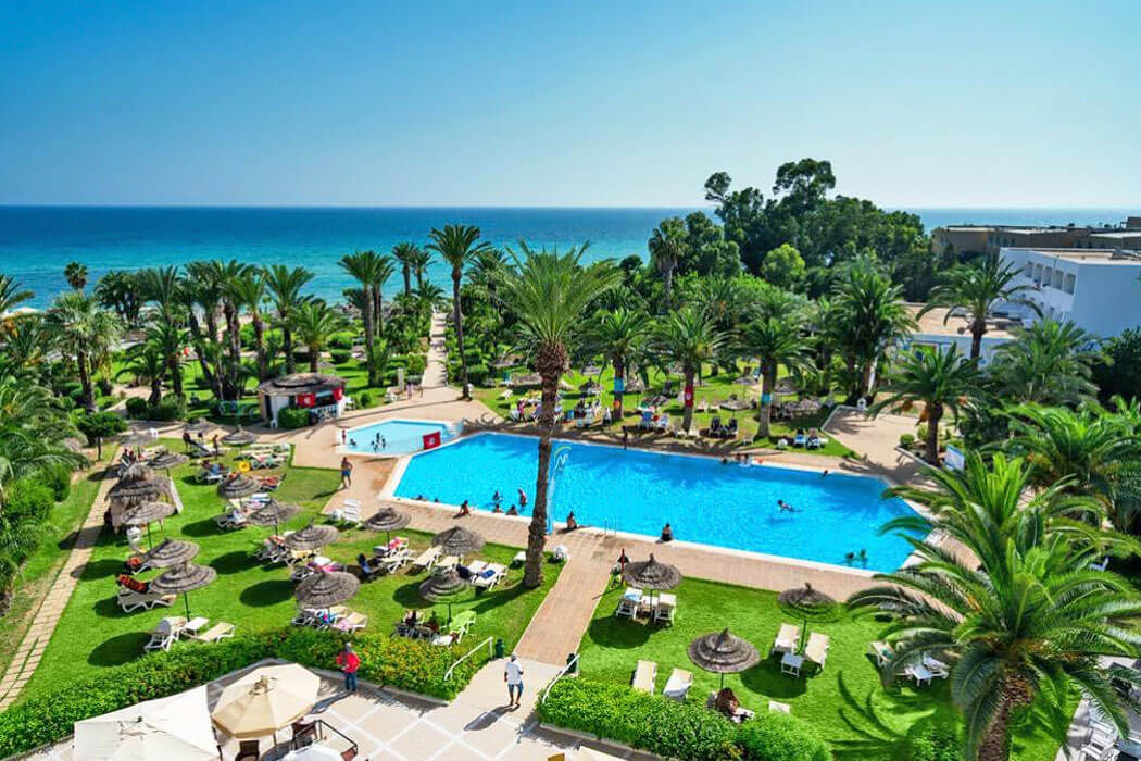 Hotel Palm Beach Club Hammamet - basen z morzem w tle