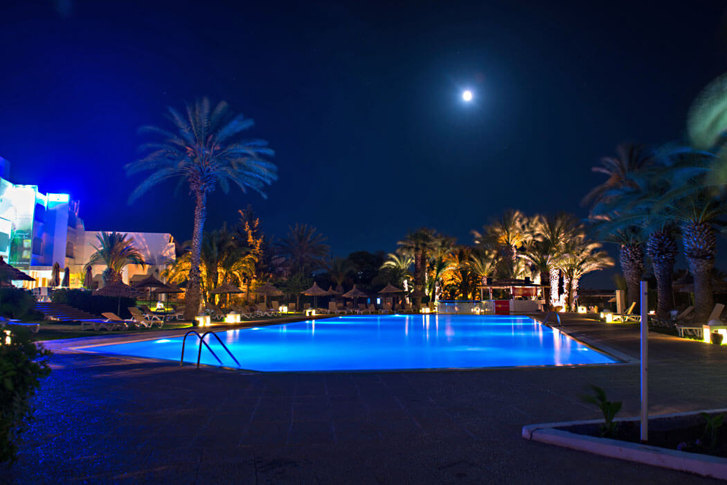 Hotel Palm Beach Club Hammamet - podświetlony basen