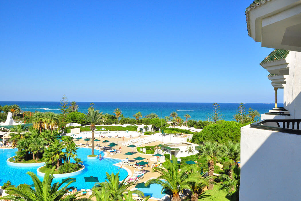 Hotel One Resort El Mansour - widok z góry na basen i morze