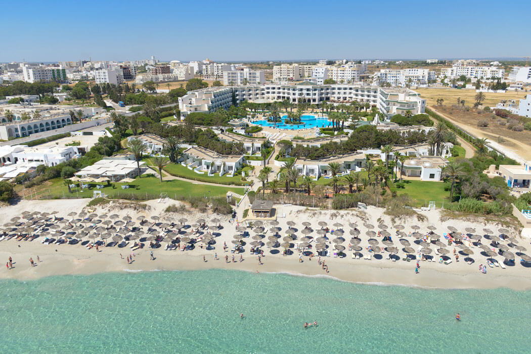 Hotel One Resort El Mansour - widok z góry na plażę i na hotel