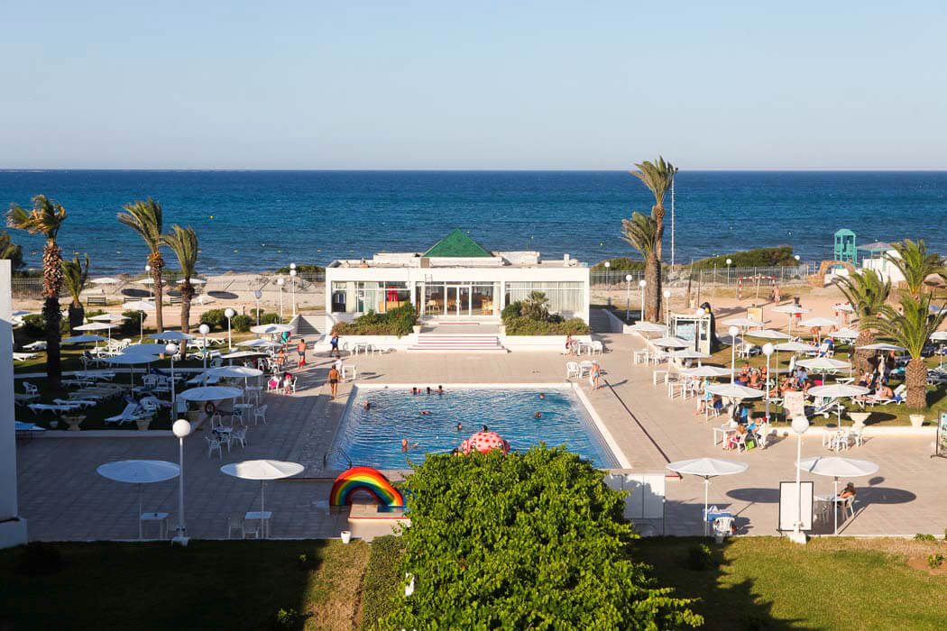 Hotel El Mouradi Cap Mahdia - widok na baseni morze