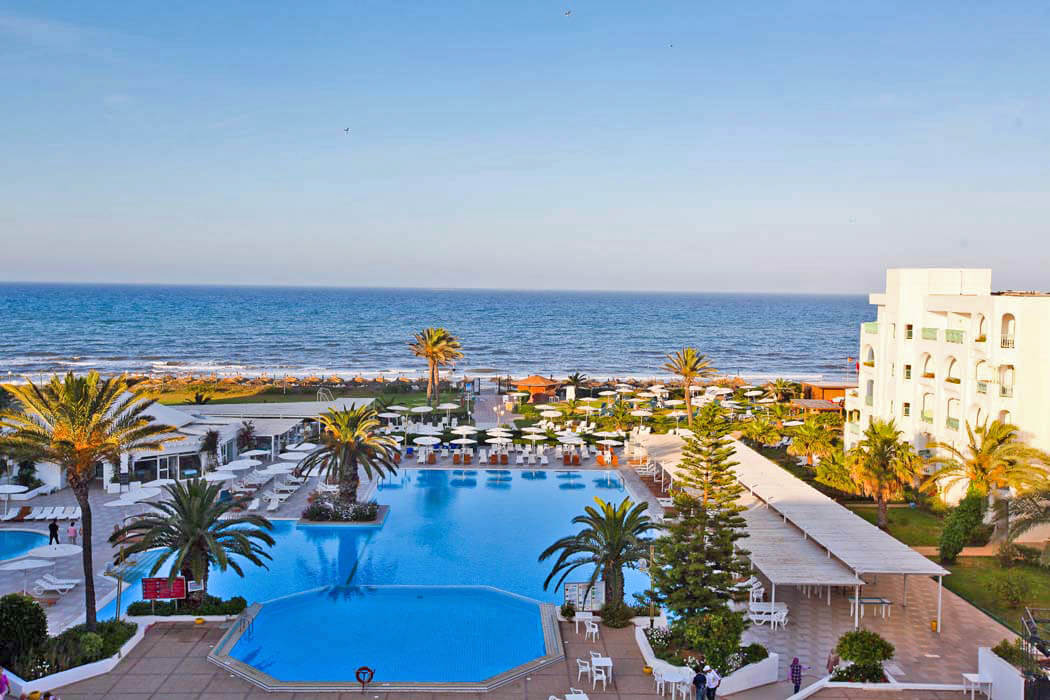 Hotel El Mouradi Mahdia - widok na basen główny i morze