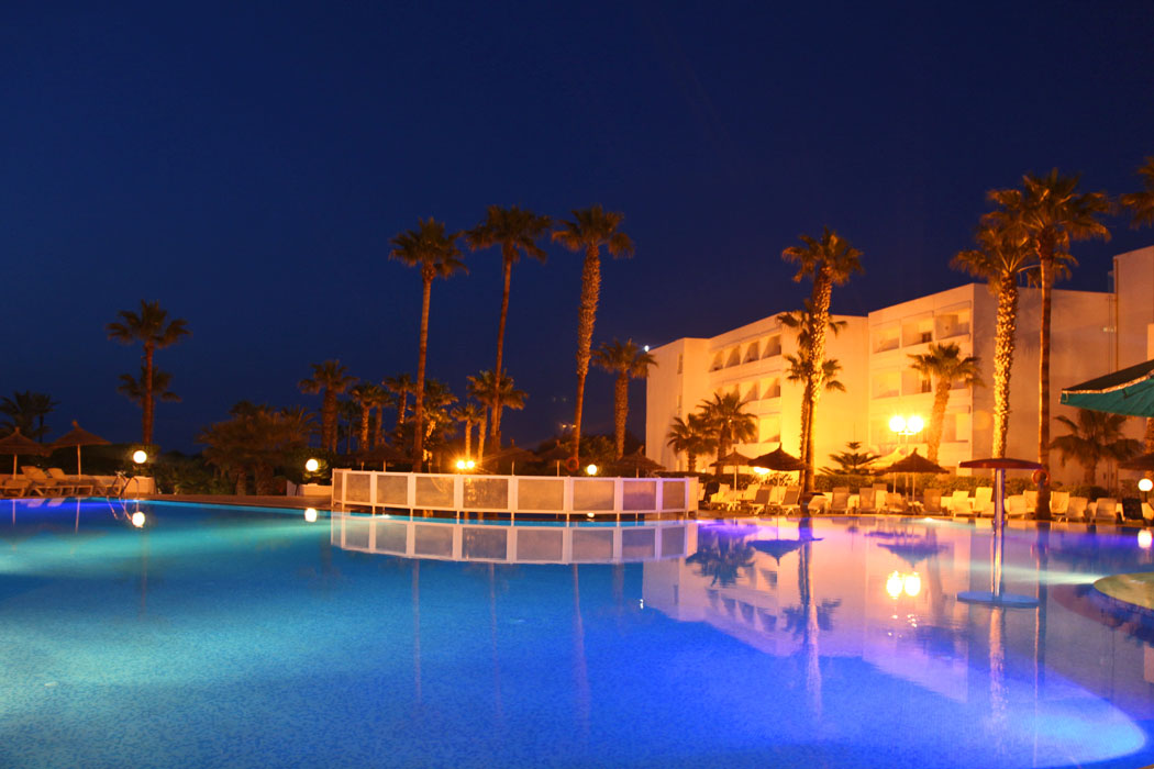 Club Hotel Tropicana & Spa - podświetlenie basenu