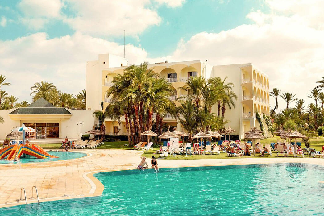 Hotel One Resort Jockey - w basenie