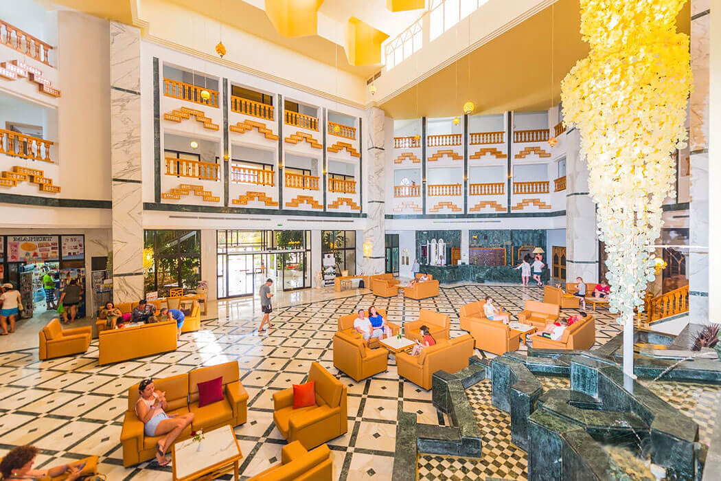 Le Soleil Bella Vista Resort Hotel - w lobby