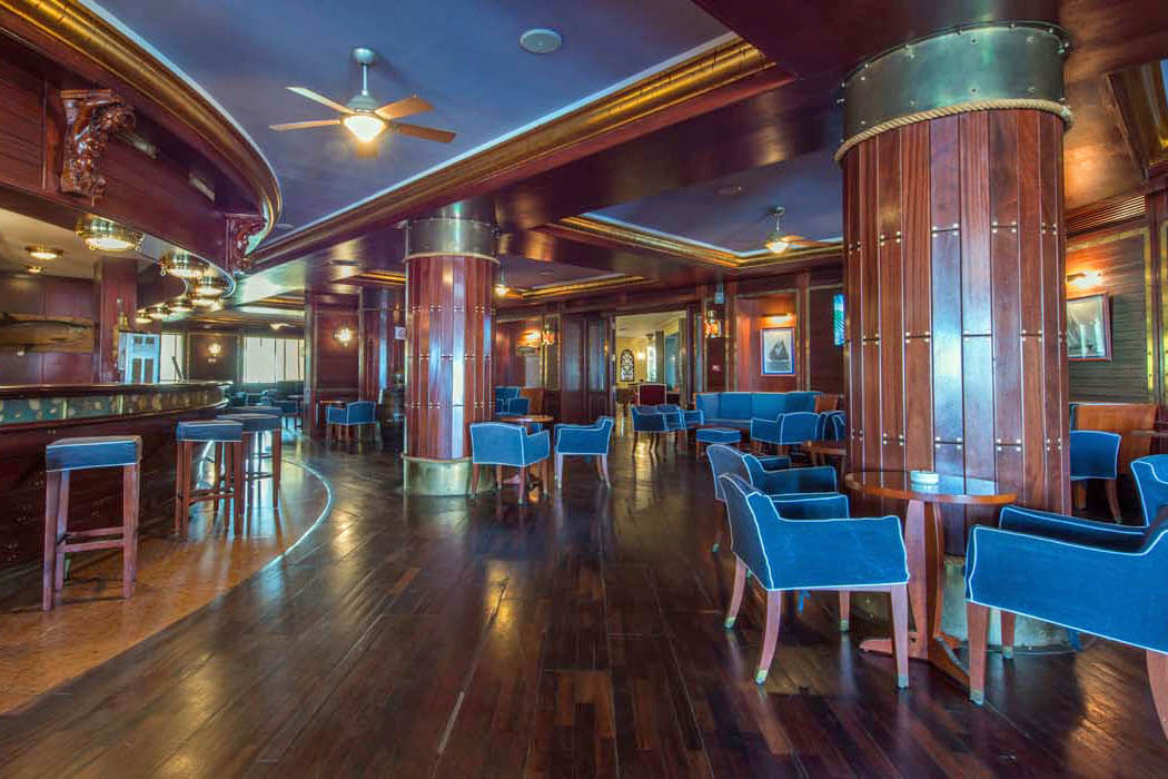 Regency Monastir Hotel & Spa - stoliki w barze