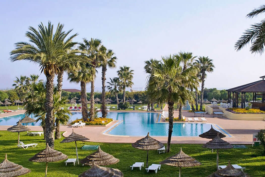Hotel Sahara Beach - basen za dnia
