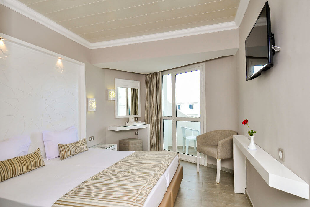 Hotel Sahara Beach - przykładowy pokój standardowy double side sea view