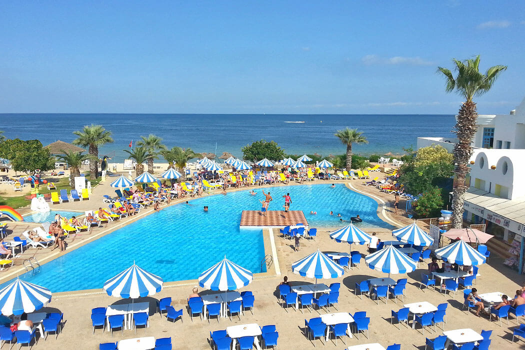 Hotel Eden Club Skanes - widok na basen i morze