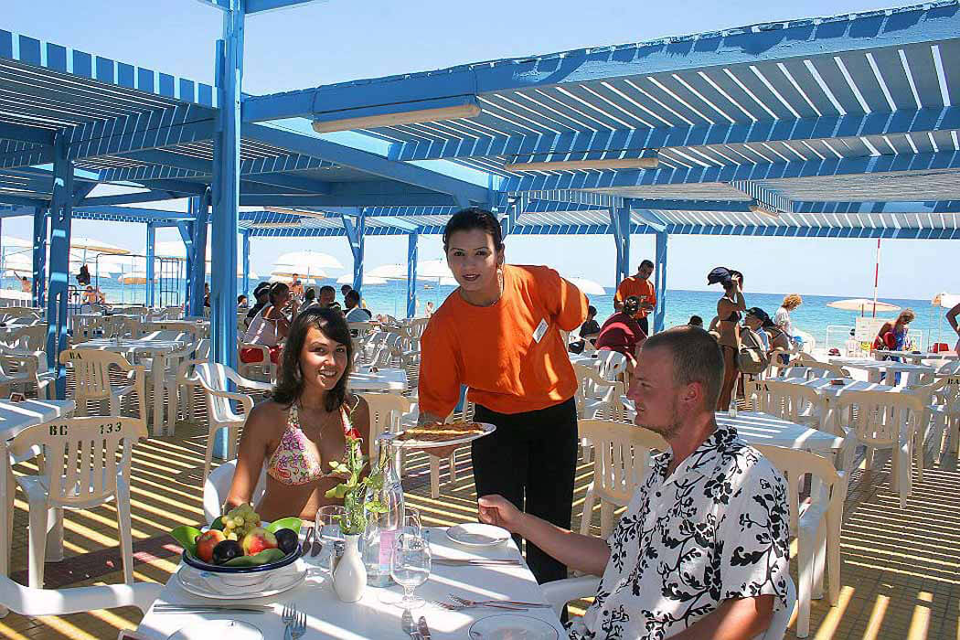 Hotel El Mouradi Port El Kantaoui - restauracja na świeżym powietrzu