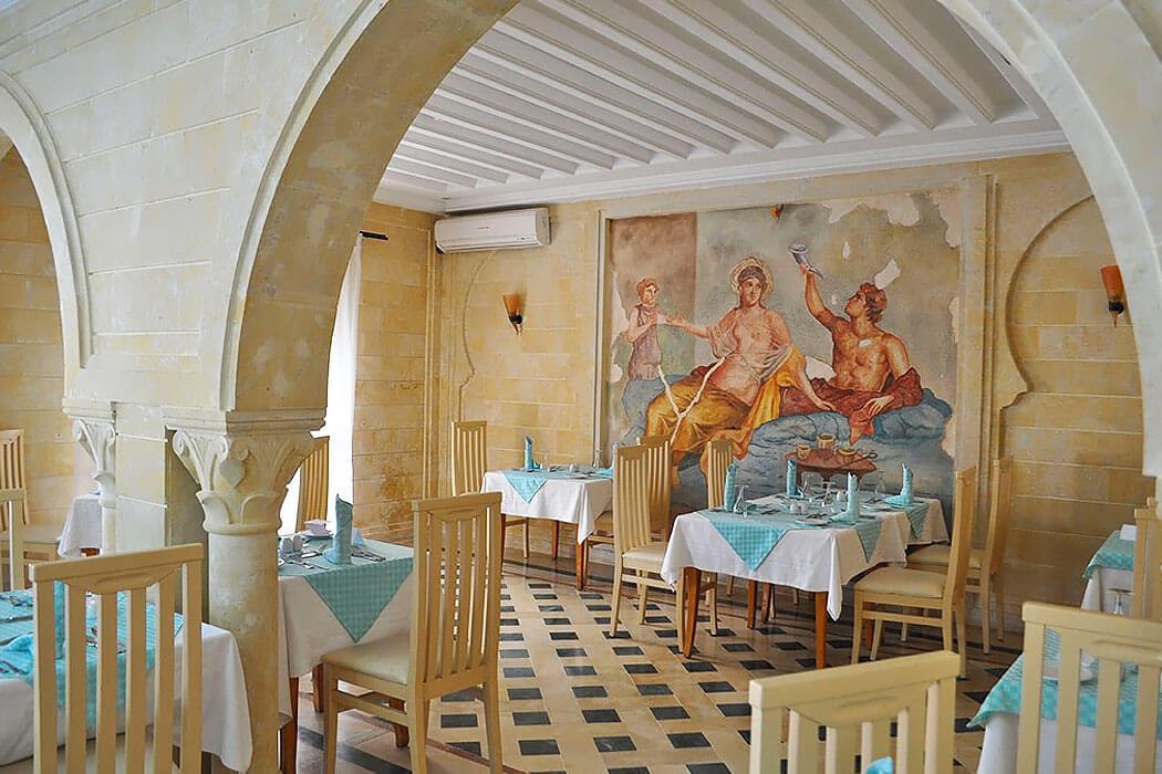 Le Soleil Abou Sofiane Hotel - stoliki w restauracji