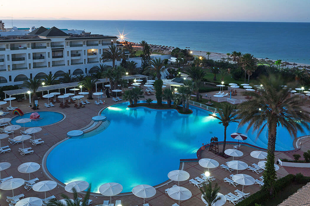 El Mouradi Hotel Palm Marina - basen wieczorem