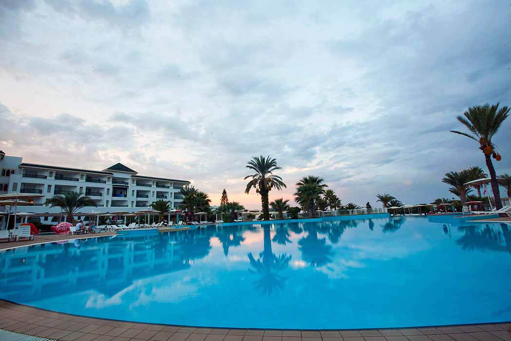 El Mouradi Hotel Palm Marina - widok na basen i hotel
