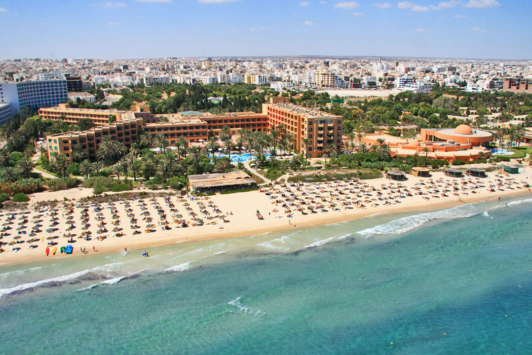 Hotel El Ksar Resort & Thalasso - widok na plażę i hotel