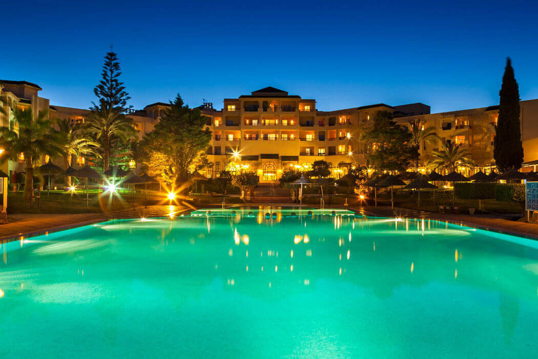 Hotel Royal Kenz Thalasso And Spa - oświetlony basen