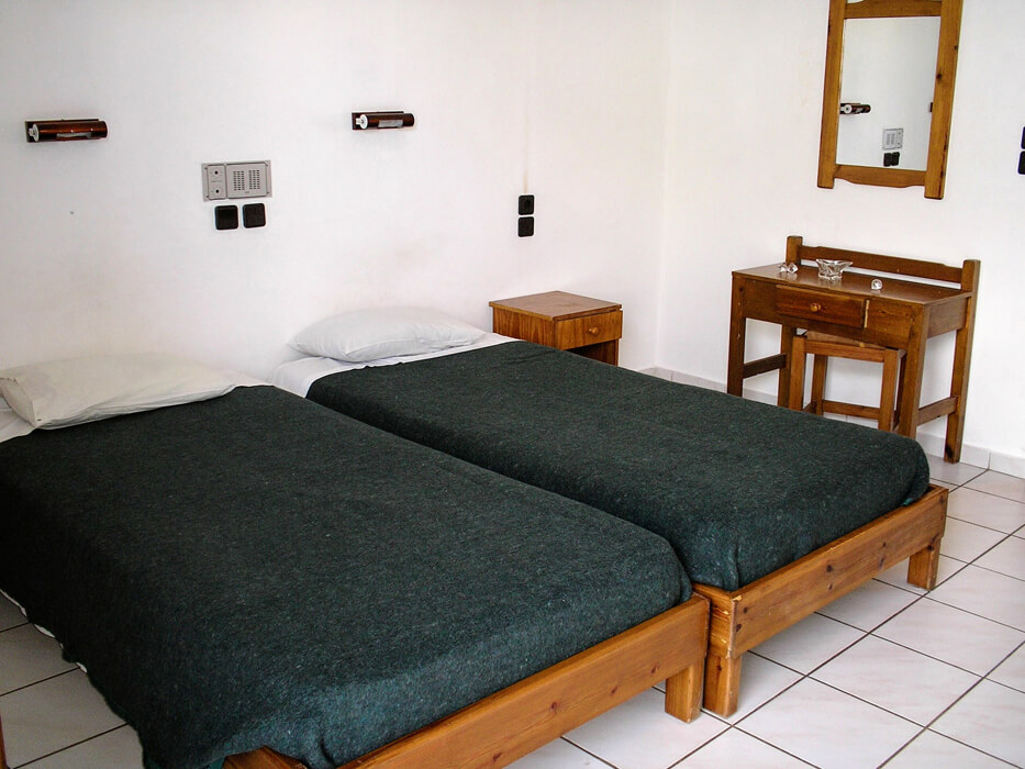 Hotel Iraklis Apartments - pokój z dwoma łóżkami