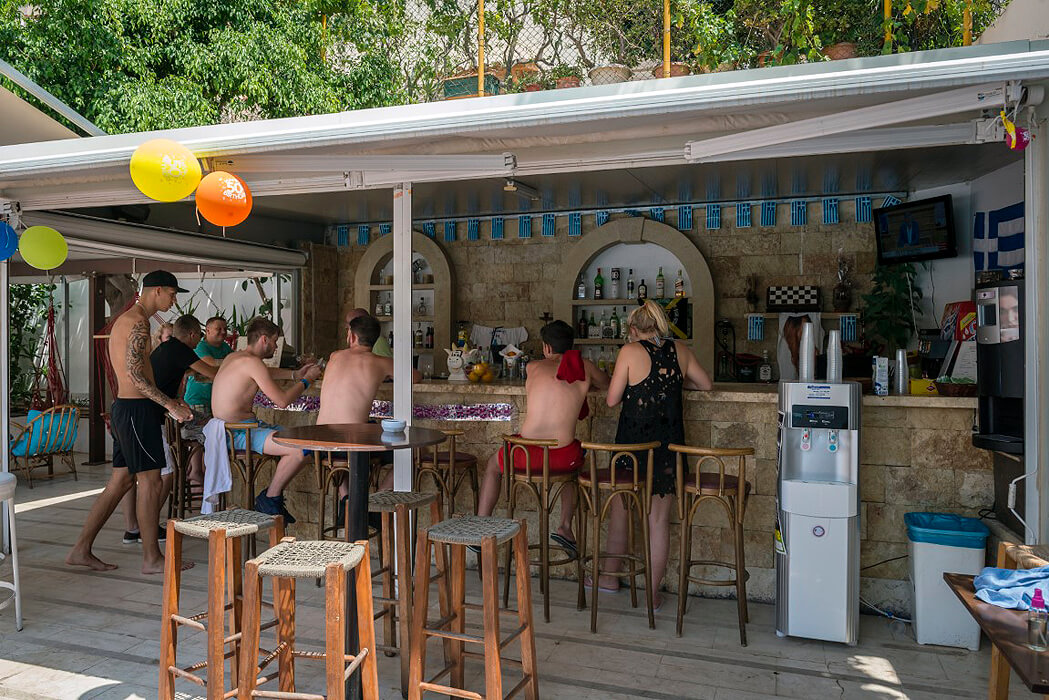Hotel Porto Plazza - bar przy basenie
