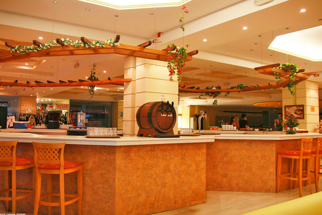 Hotel Eri Beach & Village - lobby bar